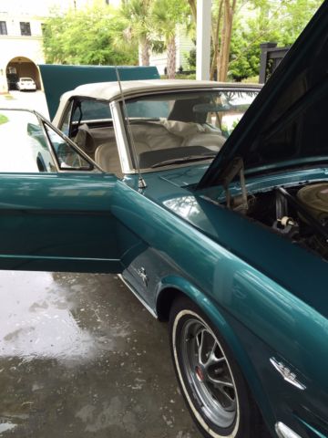 1965 Twilight Turquoise Ford Mustang 2 dorr