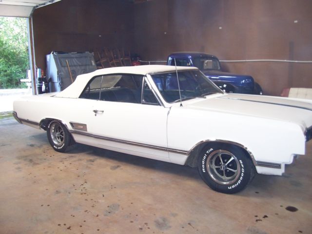 1965 White Oldsmobile Cutlass 2 DR Convertible