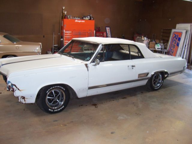 1965 White Oldsmobile Cutlass 2 DR Convertible