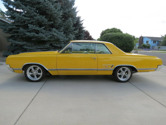 1965 Yellow Oldsmobile 442 Coupe