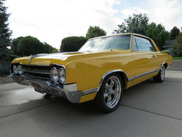 1965 Yellow Oldsmobile 442 Coupe