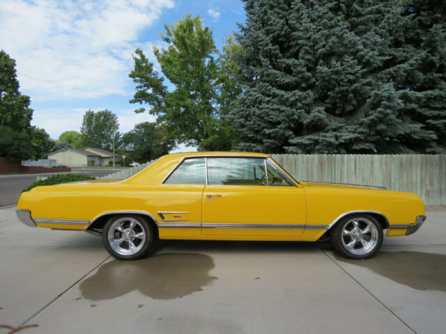 1965 Yellow Oldsmobile 442 Coupe