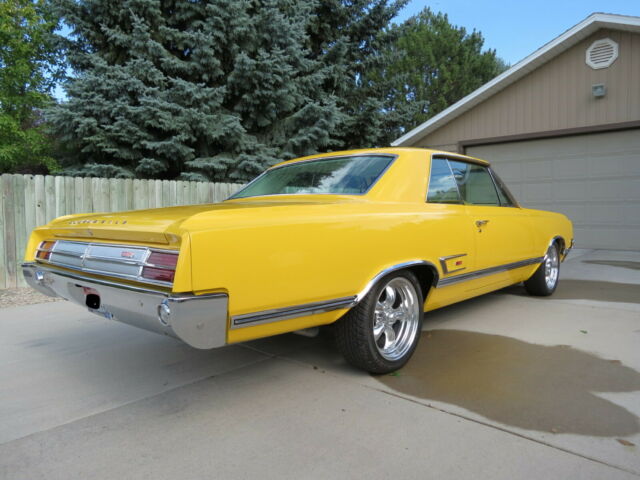 1965 Yellow Oldsmobile 442 Coupe