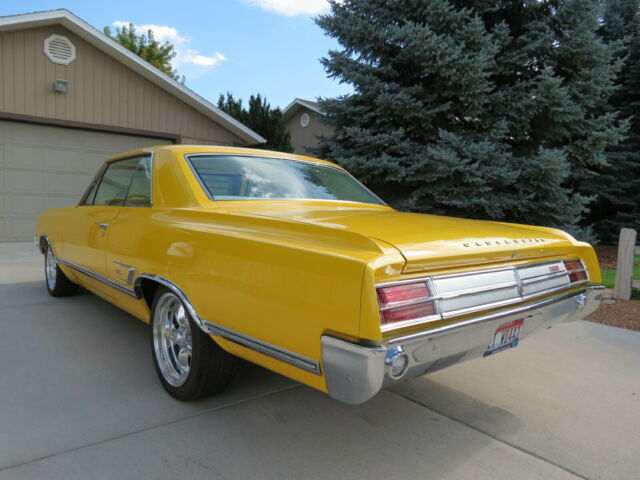 1965 Yellow Oldsmobile 442 Coupe