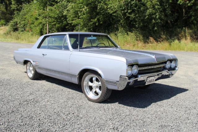 1965 Ice Blue Oldsmobile 442 Coupe