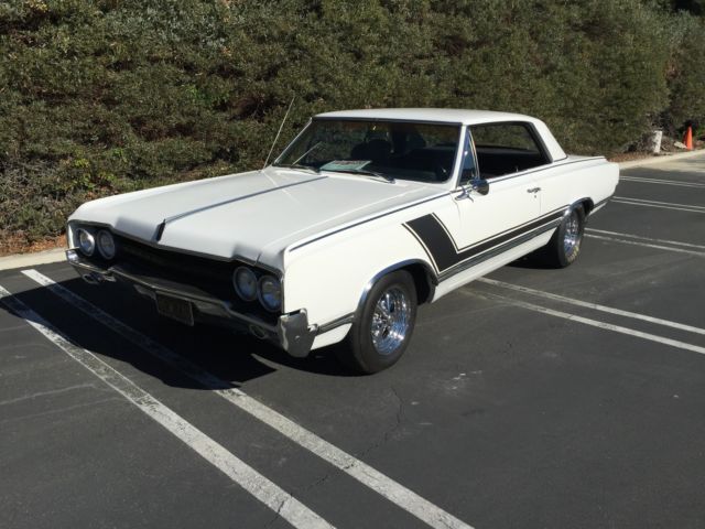 1965 White Oldsmobile Cutlass Coupe