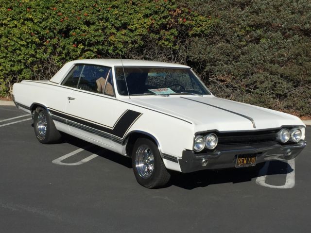1965 White Oldsmobile Cutlass Coupe
