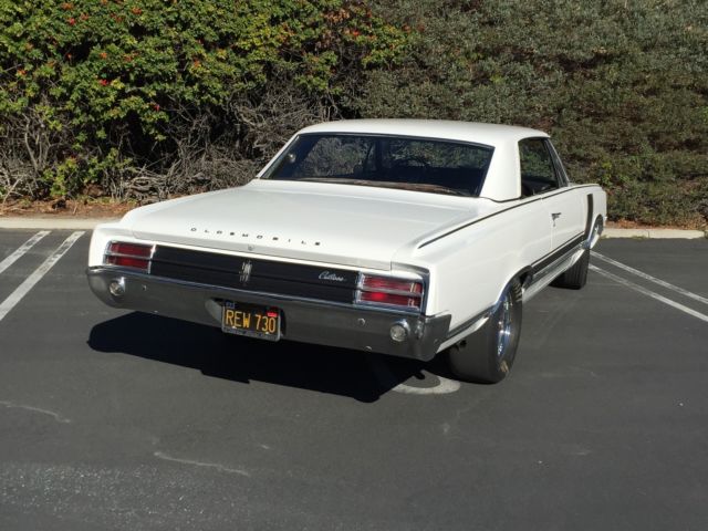 1965 White Oldsmobile Cutlass Coupe