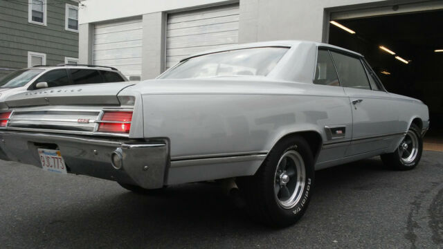 1965 Silver Oldsmobile 442 Coupe