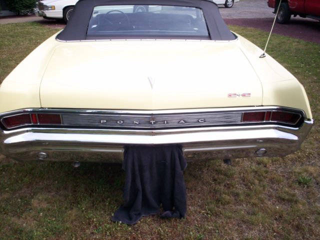 1965 yellow Pontiac 2+2 2 door conv