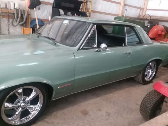 1965 Green Pontiac GTO