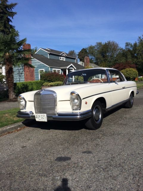 1965 blue Mercedes-Benz 300-Series Coupe
