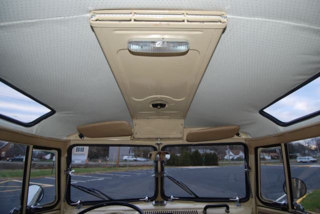 1965 Beige Volkswagen Bus/Vanagon Van Camper