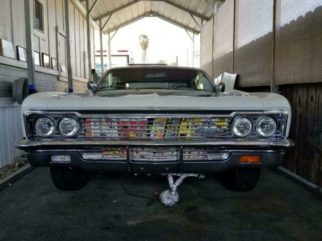 1966 White Chevrolet Caprice FULL SIZE