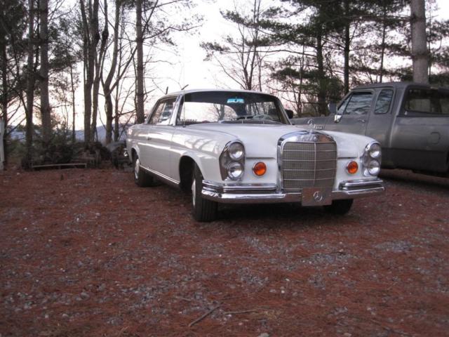 1966 Black 050 Mercedes-Benz 200-Series Coupe