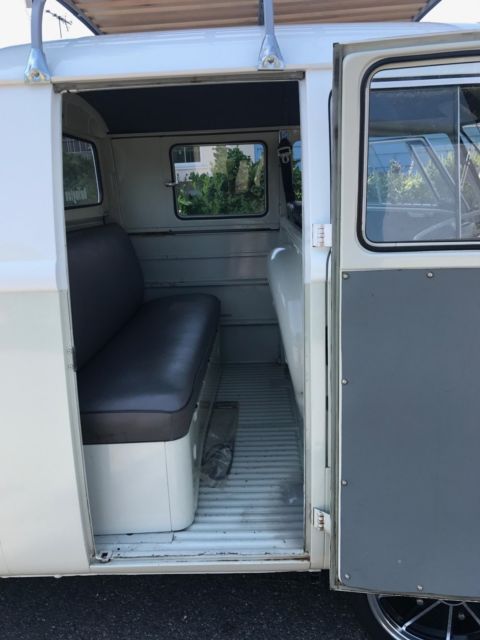 1966 biege/ cream Volkswagen Bus/Vanagon Crew Cab Pickup