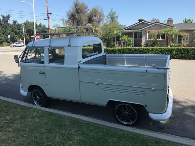 1966 biege/ cream Volkswagen Bus/Vanagon Crew Cab Pickup