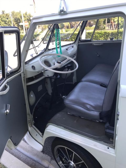 1966 biege/ cream Volkswagen Bus/Vanagon Crew Cab Pickup