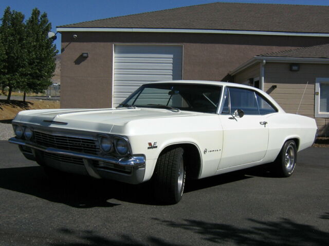 1965 White Chevrolet Impala Coupe
