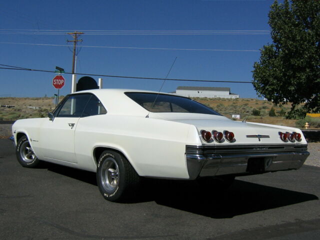 1965 White Chevrolet Impala Coupe