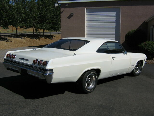 1965 White Chevrolet Impala Coupe