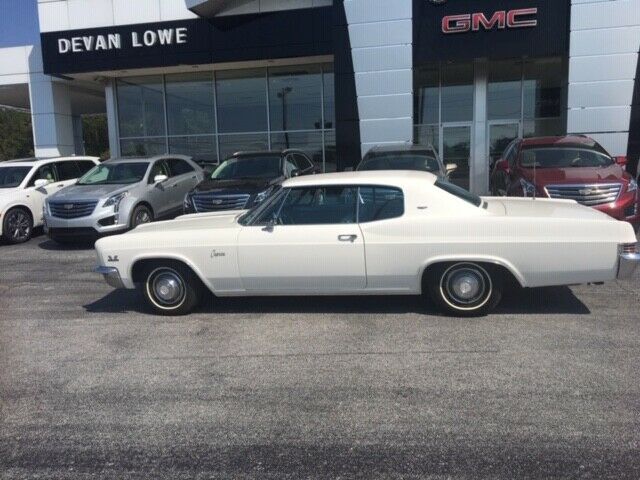 1966 White Chevrolet Caprice Coupe