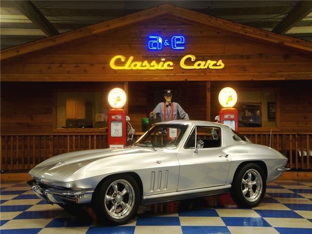 1966 Silver Chevrolet Corevtte --