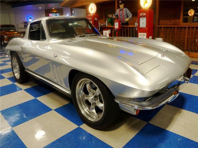 1966 Silver Chevrolet Corevtte --