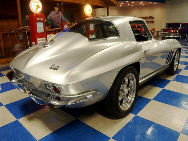 1966 Silver Chevrolet Corevtte --