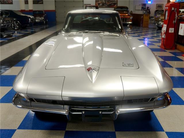 1966 Silver Chevrolet Corevtte --