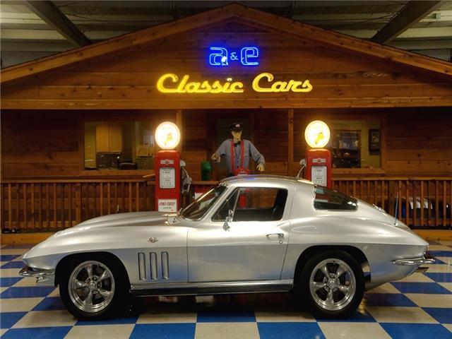 1966 Silver Chevrolet Corevtte --