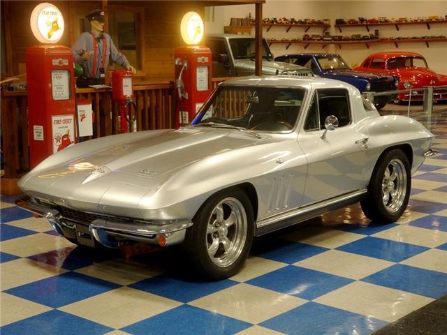 1966 Silver Chevrolet Corevtte --