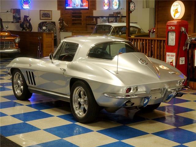 1966 Silver Chevrolet Corevtte --