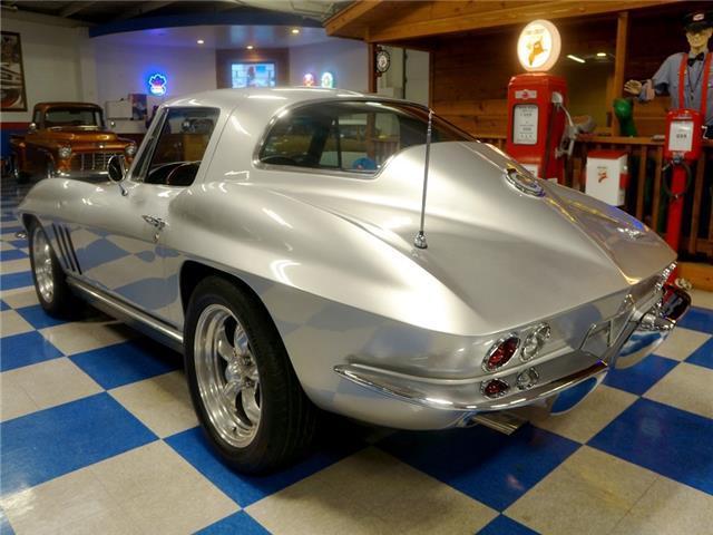 1966 Silver Chevrolet Corevtte --