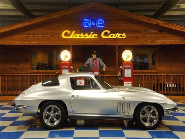 1966 Silver Chevrolet Corevtte --