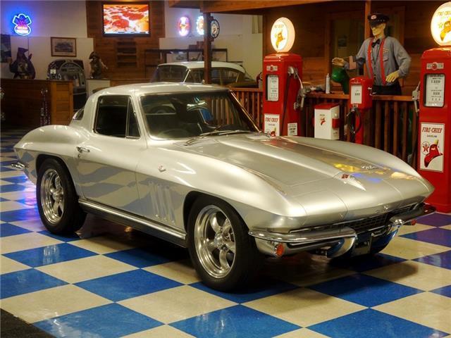 1966 Silver Chevrolet Corevtte --
