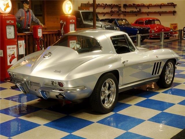 1966 Silver Chevrolet Corevtte --