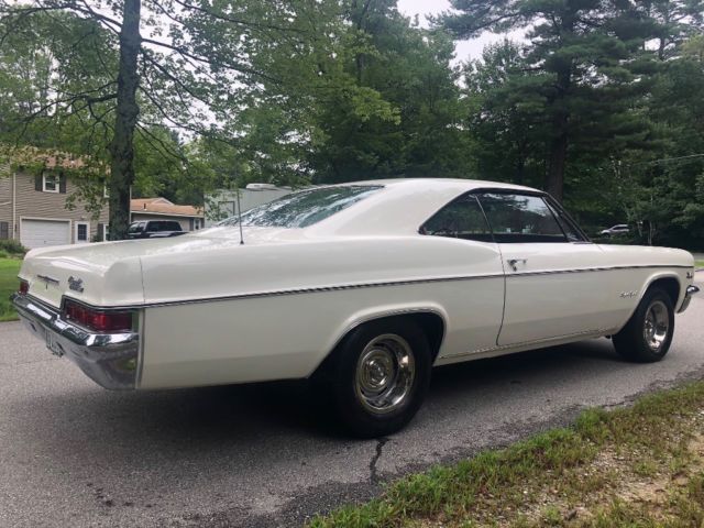 1966 White Chevrolet Impala Coupe