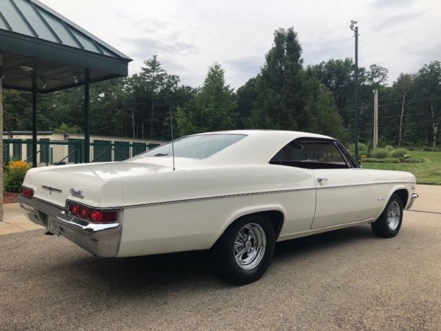 1966 White Chevrolet Impala Coupe