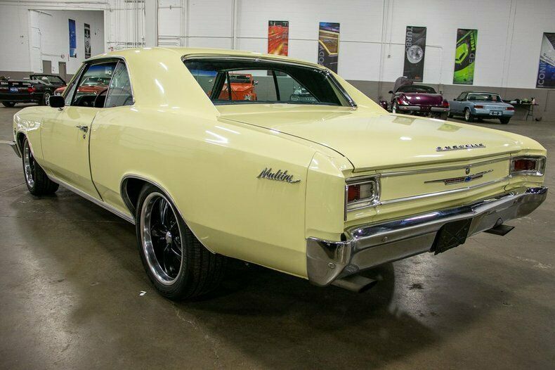 1966 Yellow Chevrolet Malibu --