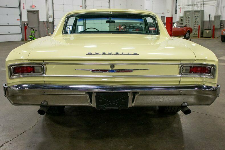 1966 Yellow Chevrolet Malibu --