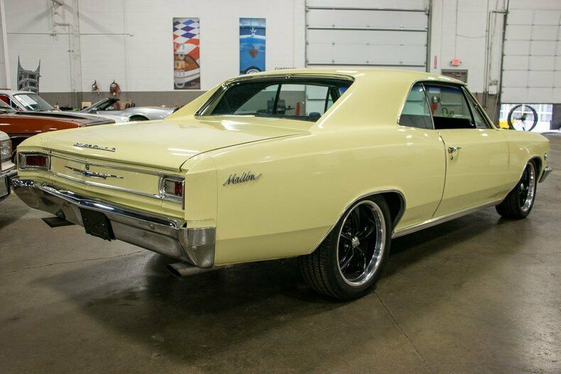 1966 Yellow Chevrolet Malibu --