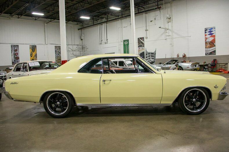 1966 Yellow Chevrolet Malibu --