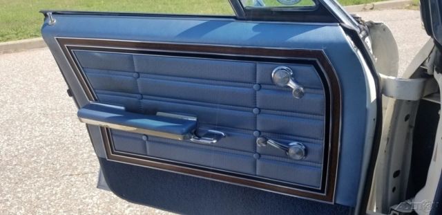 1966 White Chevrolet Capriceold Sedan