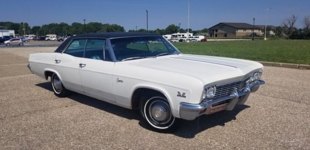 1966 White Chevrolet Capriceold Sedan