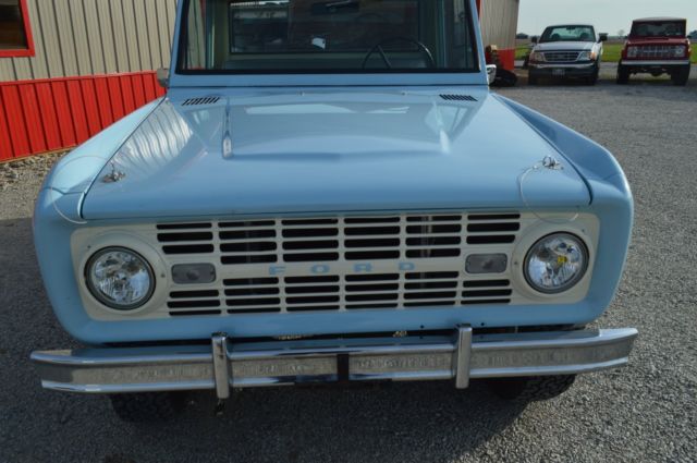 1966 Blue Ford Bronco Wagon/Half cab