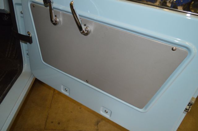 1966 Blue Ford Bronco Wagon/Half cab