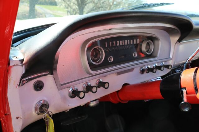 1966 White/red Ford F-100