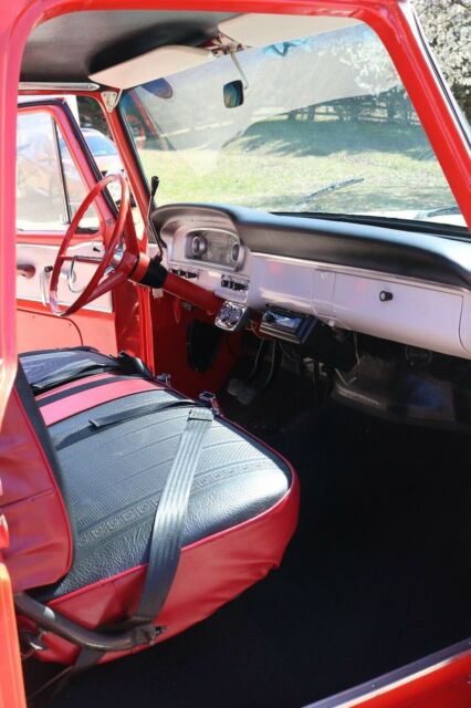 1966 White/red Ford F-100