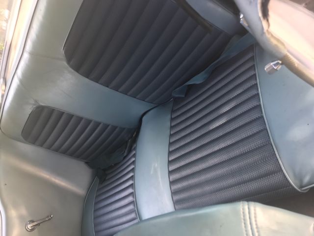 1966 White / blue Ford Mustang